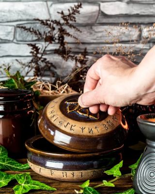 Je to tu, runové radosti jsou natěšené na cestu k vám! Už na vás čekají v mém ateliéru 🤍 (odkaz najdete na profilu)